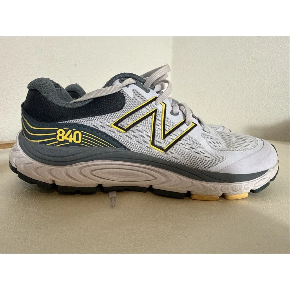 New Balance 840 Grey White Yellow Running Shoes ABZORB Women 9 READ DESCRIPTION